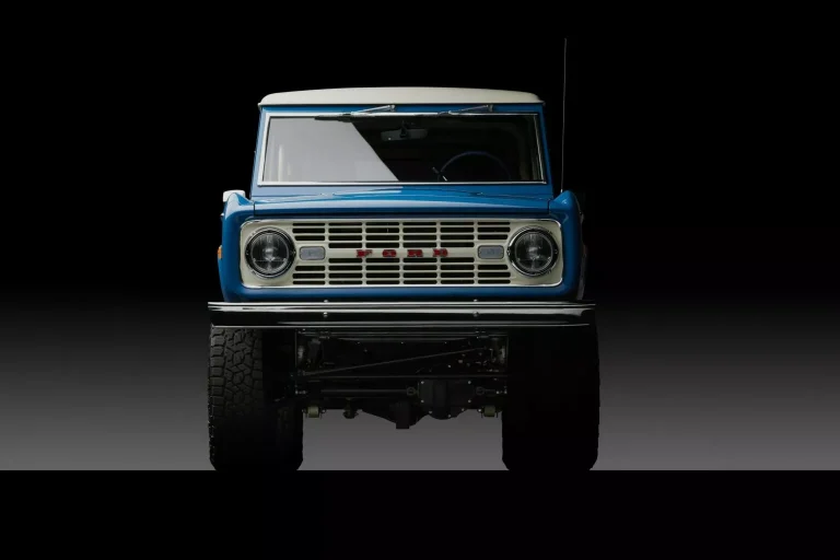 Ícone 4x4 eletrifica o clássico Bronco com bateria de 105 kWh