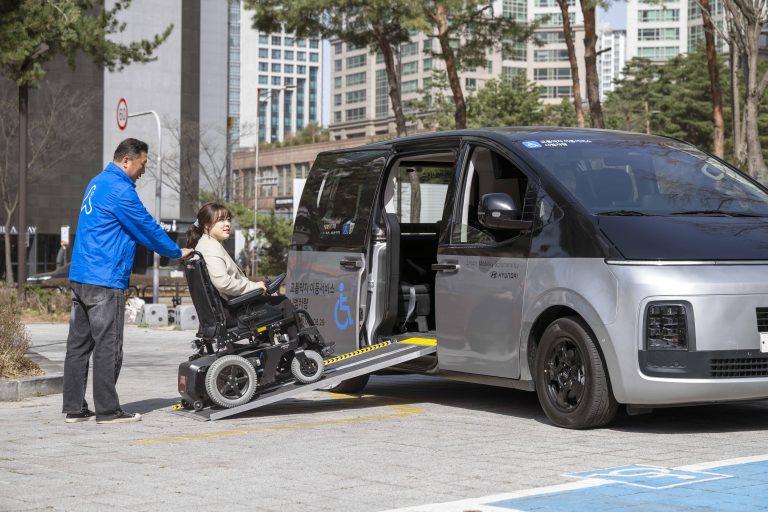 Hyundai aprimora transporte acessível com soluções inovadoras de mobilidade