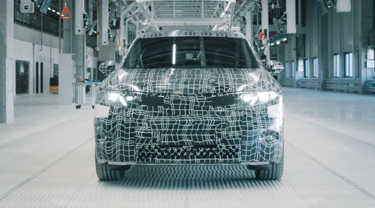 BMW e Alibaba unem forças para integrar IA avançada em veículos elétricos na China