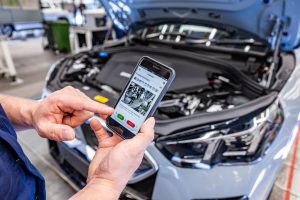 BMW implementa inteligência artificial para aprimorar controle de qualidade na produção de veículos