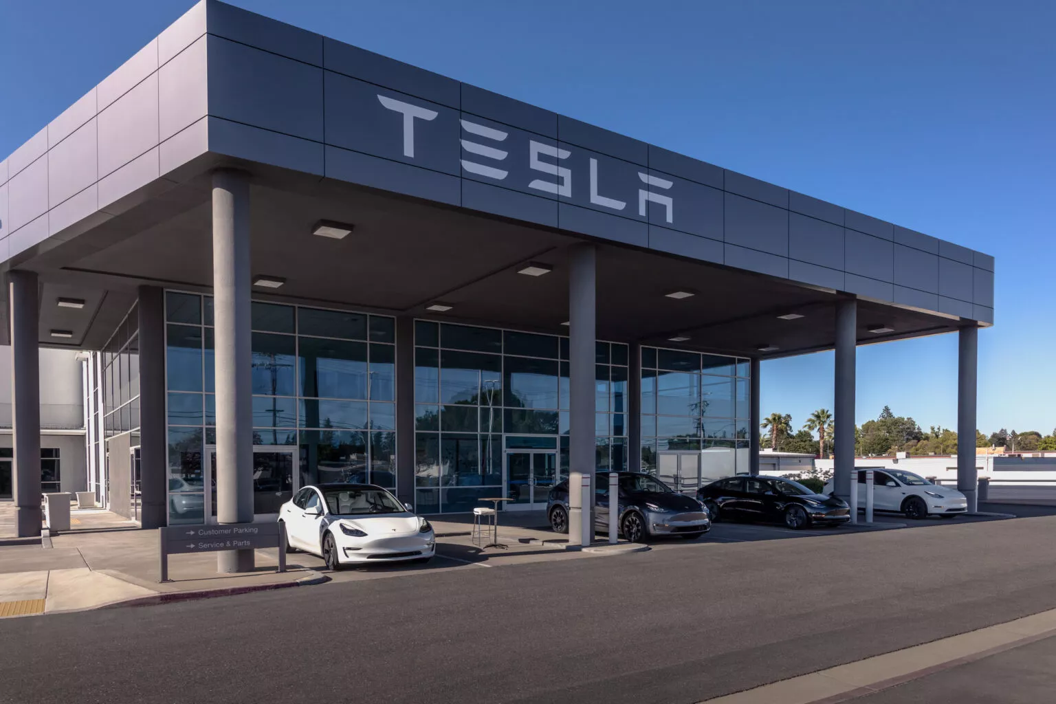 Tesla enfrenta oitavo mês seguido de queda nas vendas na Europa