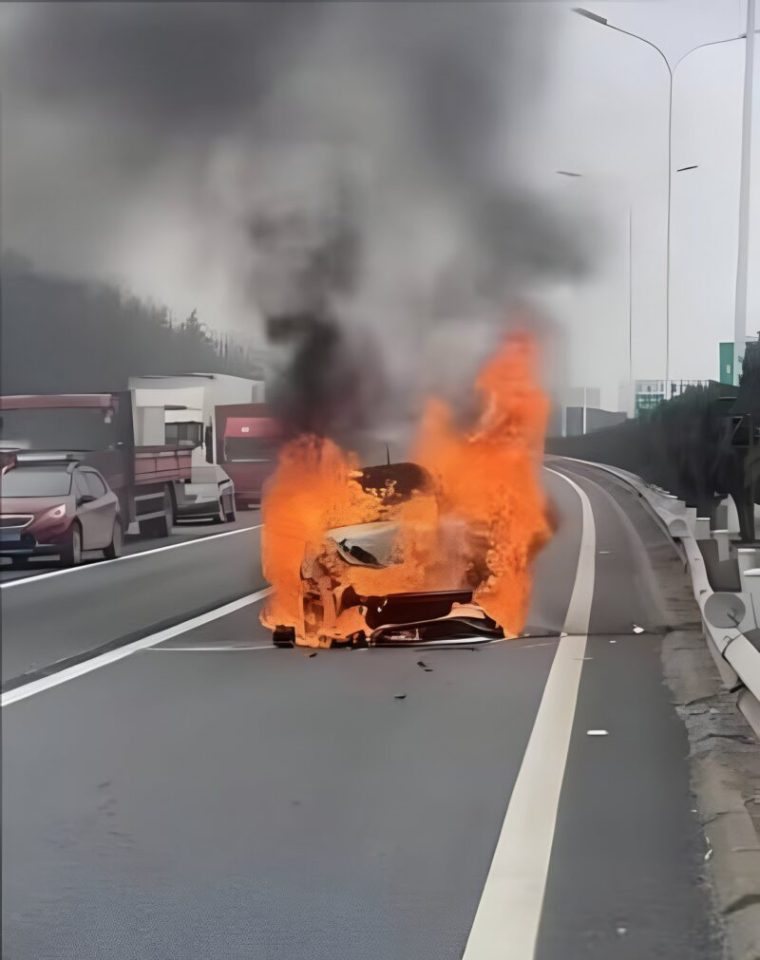 Xiaomi investiga acidente fatal envolvendo o sedan elétrico SU7 na China