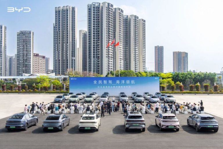 Guerra comercial global derruba ações de veículos elétricos em Hong Kong