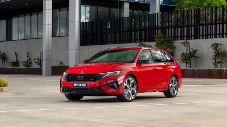 Skoda Octavia RS 2025: Teste revela alegria ao dirigir e praticidade aprimorada