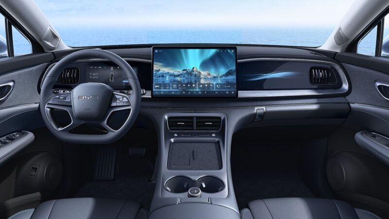 BYD lança Sealion 07 DM com sistema inteligente 'Olho de Deus' na China