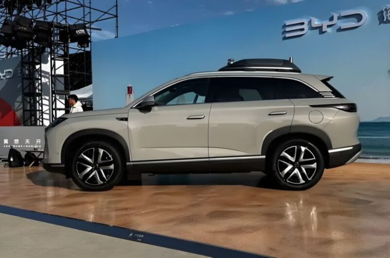 BYD lança Sealion 07 DM com sistema inteligente 'Olho de Deus' na China