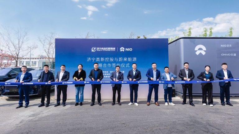 Nio avança em novos acordos para estações de troca de baterias na China