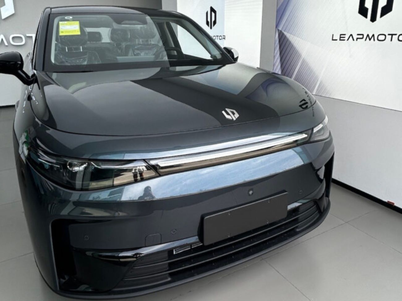 Leapmotor inicia pré-venda do C10 2026 com novidades em autonomia e potência