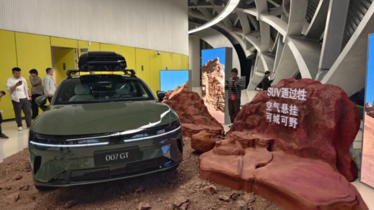 Zeekr 007 GT chega ao mercado chinês com autonomia de até 825 km