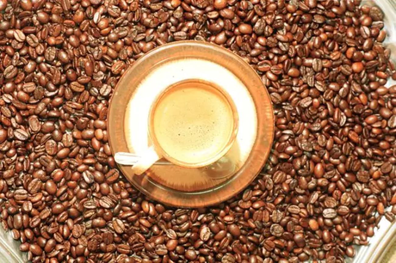 Cafeína ao volante é uma prática realmente segura e legal?