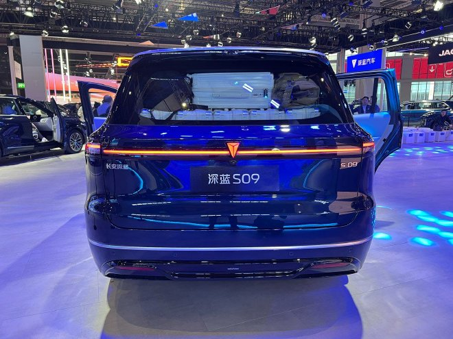 Deepal S09 com seis lugares chega ao mercado chinês com tecnologia avançada