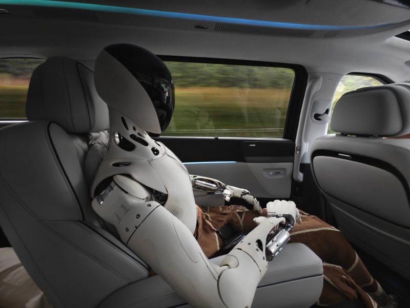 Robô humanoide Iron da Xpeng impressiona com IA e versatilidade no Salão do Automóvel de Xangai 2025