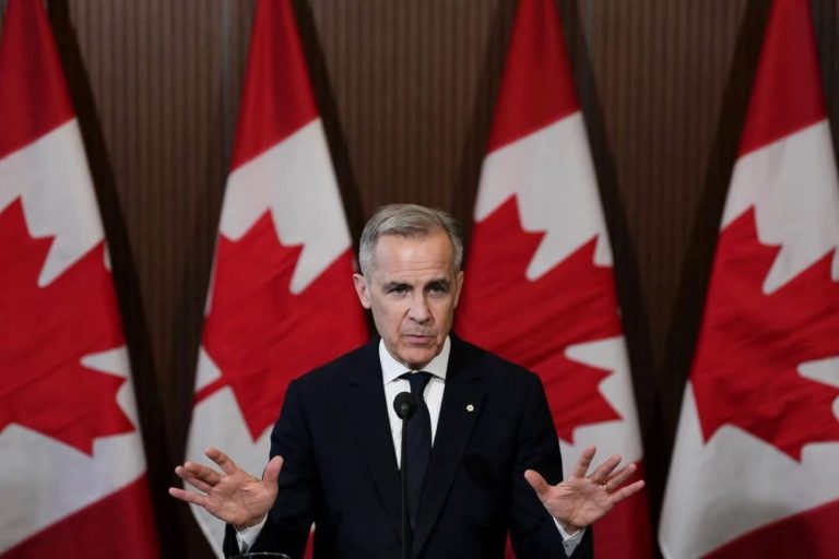 Canadá impõe tarifa de 25% a veículos importados dos EUA em retaliação a Trump