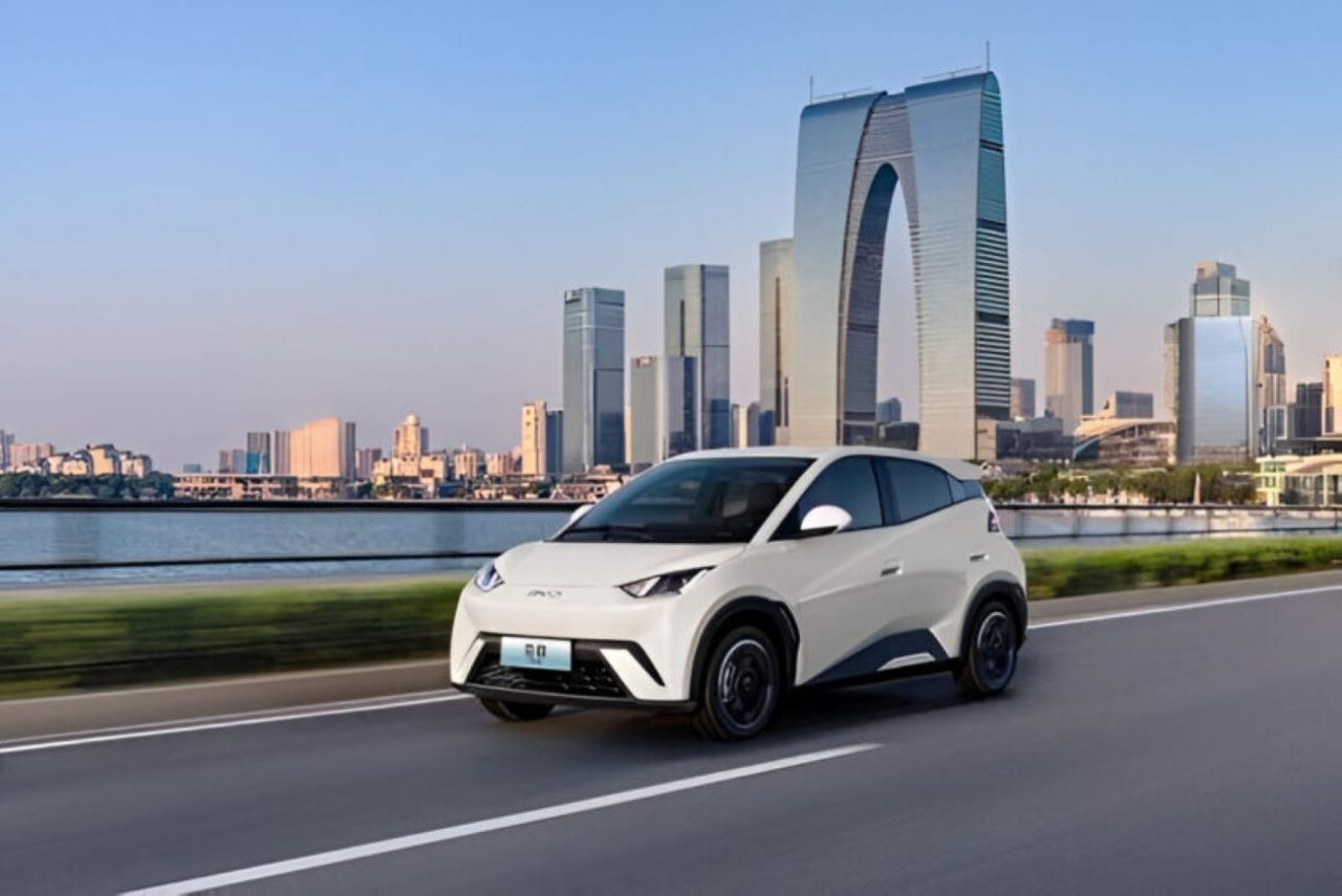 BYD Dolphin Mini terá produção nacional iniciada em junho com facelift