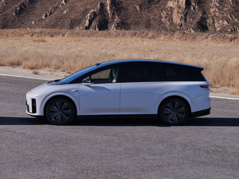 Li Auto protocola pedido regulatório para SUV elétrico Li i8 com carregamento de 5C