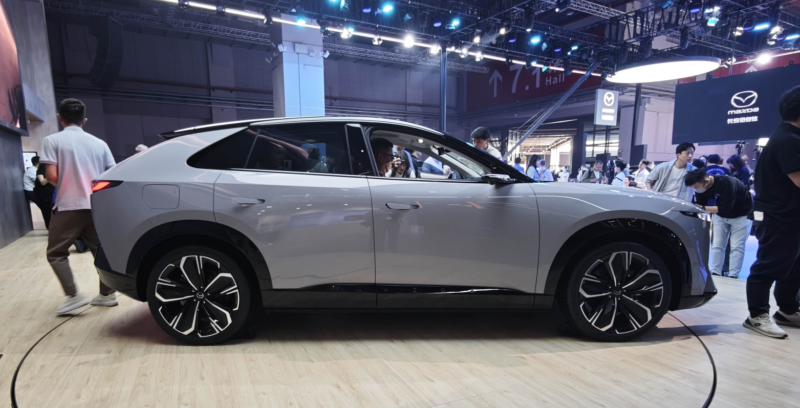 Mazda EZ-60 faz estreia mundial com autonomia de 1.300 km