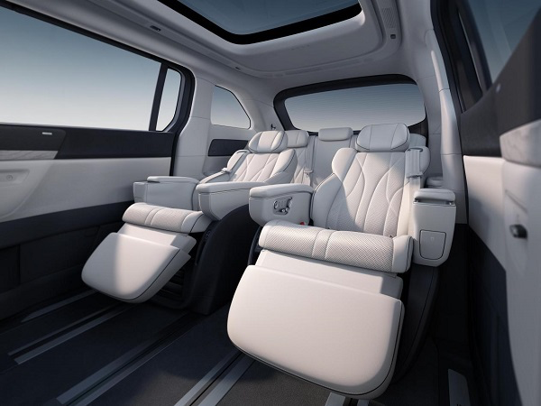 XPeng lança MPV elétrico X9 2025 com foco em conforto e tecnologia