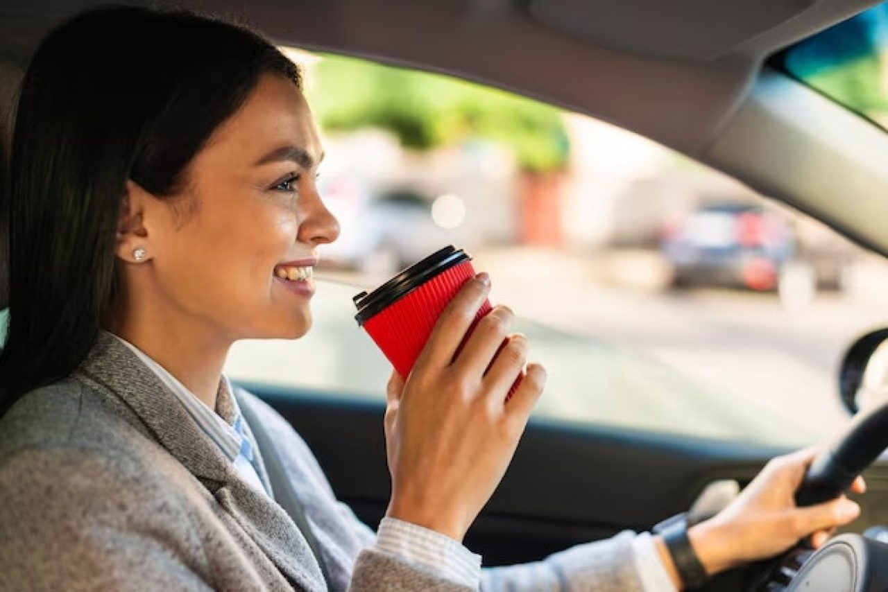 Cafeína ao volante é uma prática realmente segura e legal?