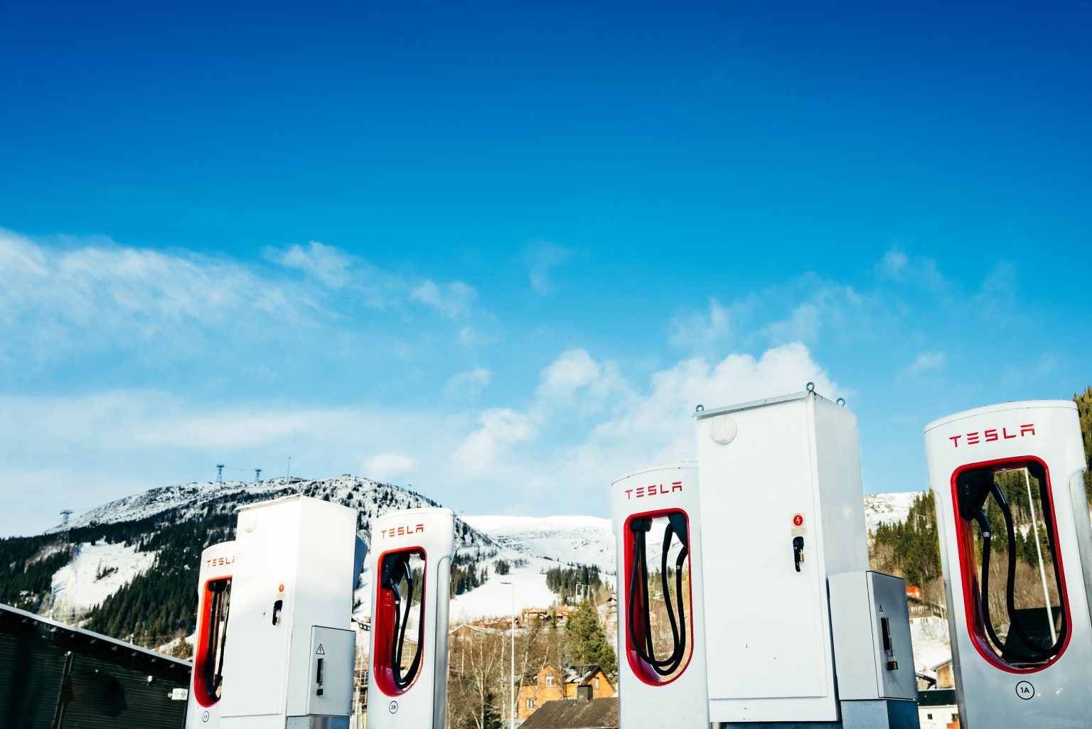 Investigação apura possível atentado a bomba contra estação Supercharger da Tesla