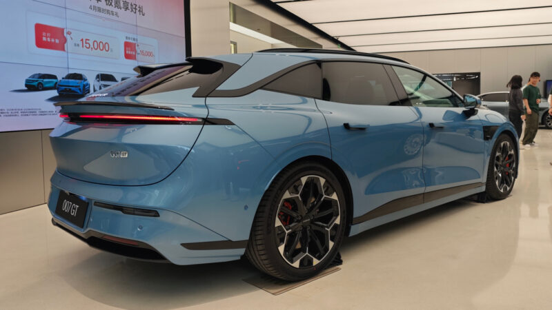 Zeekr 007 GT chega ao mercado chinês com autonomia de até 825 km