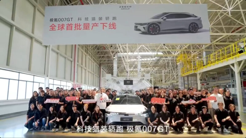 Zeekr inicia produção em massa do 007 GT elétrico com foco em IA e eficiência