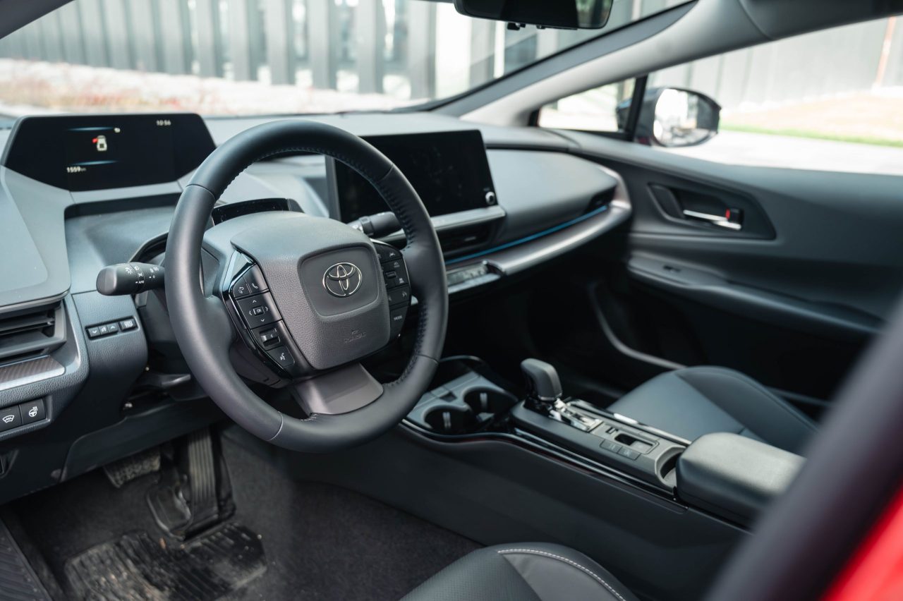 Toyota aumentará produção de híbridos plug-in diante da lenta adoção de elétricos