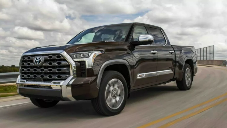 Toyota recorre a recall de quase 450 mil pickups Tundra por problemas em luzes de ré