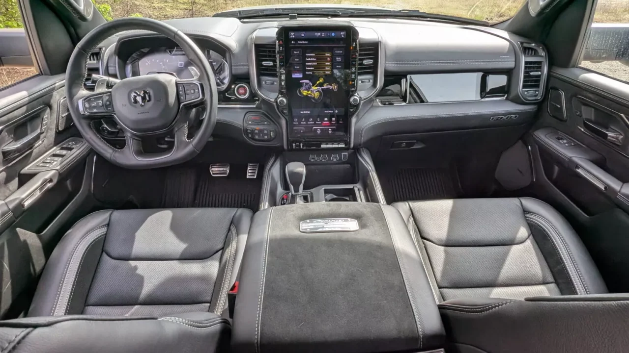 Ram 1500 RHO 2025 eleva o padrão de sofisticação nas picapes esportivas