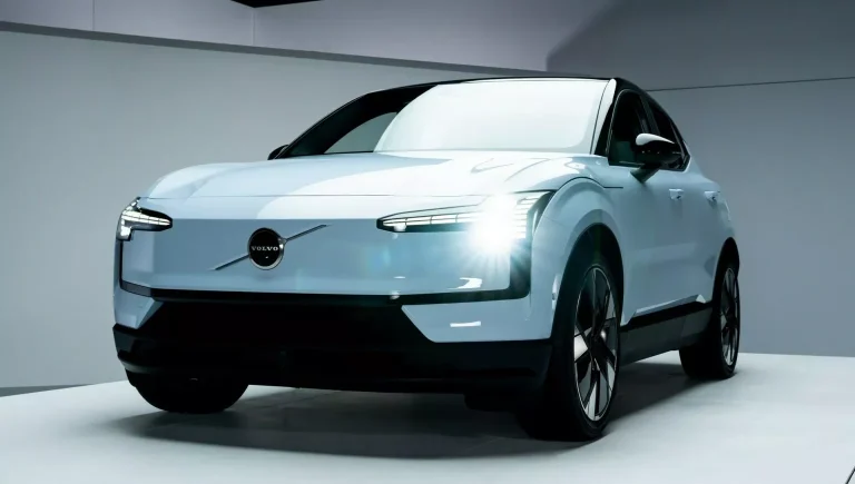 Tarifas dos EUA podem inviabilizar importação do Volvo EX30, alerta CEO