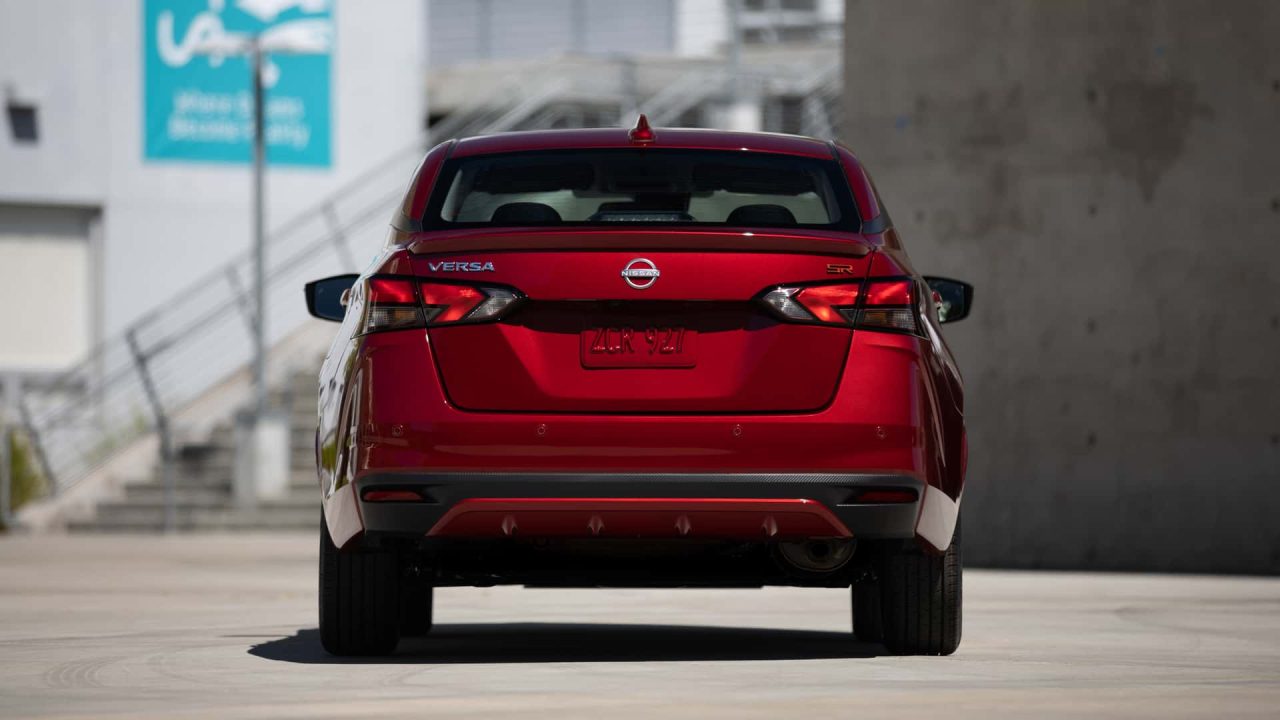 Nissan encerra produção do Versa com câmbio manual nos EUA