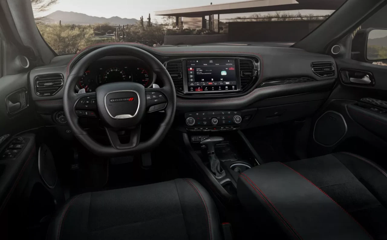 Dodge aprimora Durango para 2026 com opções Hemi e retorno do Roadkill Nights