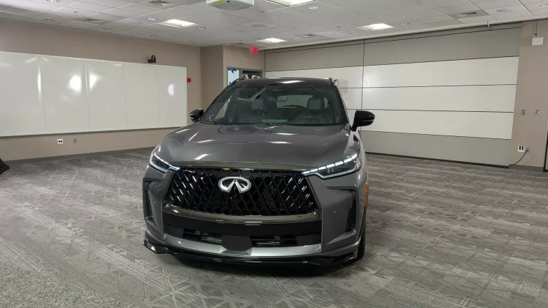 Infiniti QX60 chega a linha 2026 com nova versão Sport