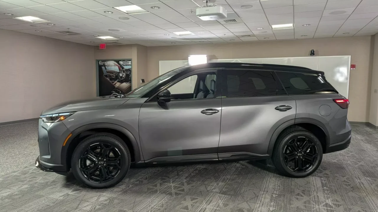 Infiniti QX60 chega a linha 2026 com nova versão Sport