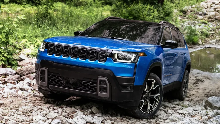 Novo Jeep Cherokee 2026 é revelado com design inédito e motorização eletrificada
