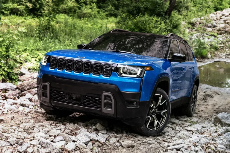 Novo Jeep Cherokee 2026 é revelado com design inédito e motorização eletrificada