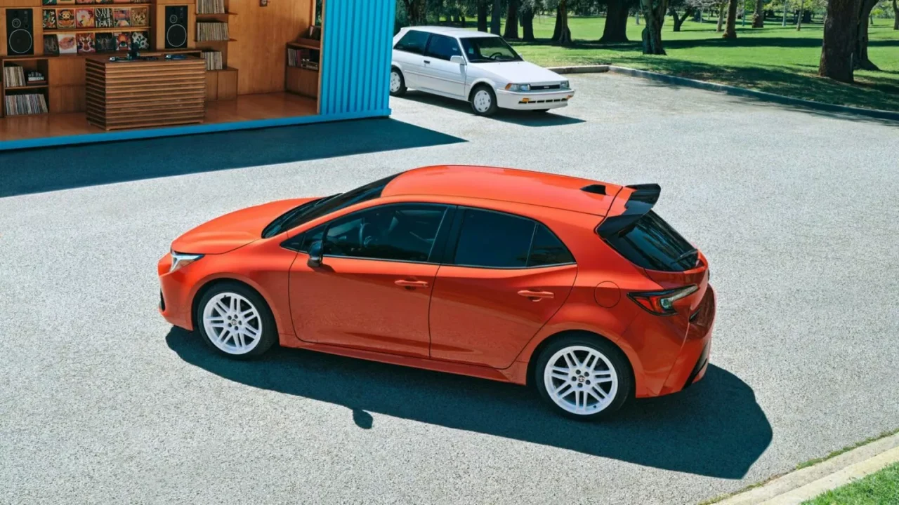Toyota Corolla Hatchback 2026 ganha edição FX com visual esportivo