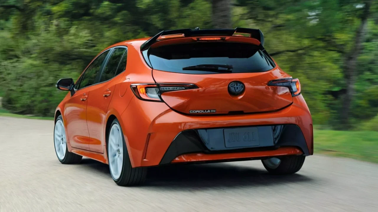 Toyota Corolla Hatchback 2026 ganha edição FX com visual esportivo