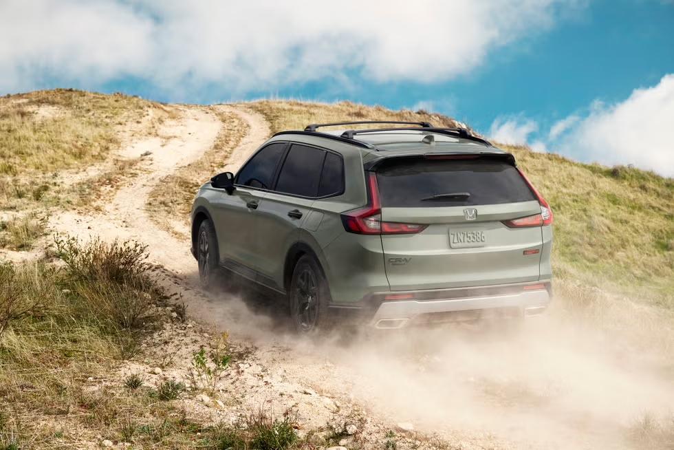 Honda CR-V 2026 estreia versão TrailSport Hybrid com visual parrudo e mais tecnologia