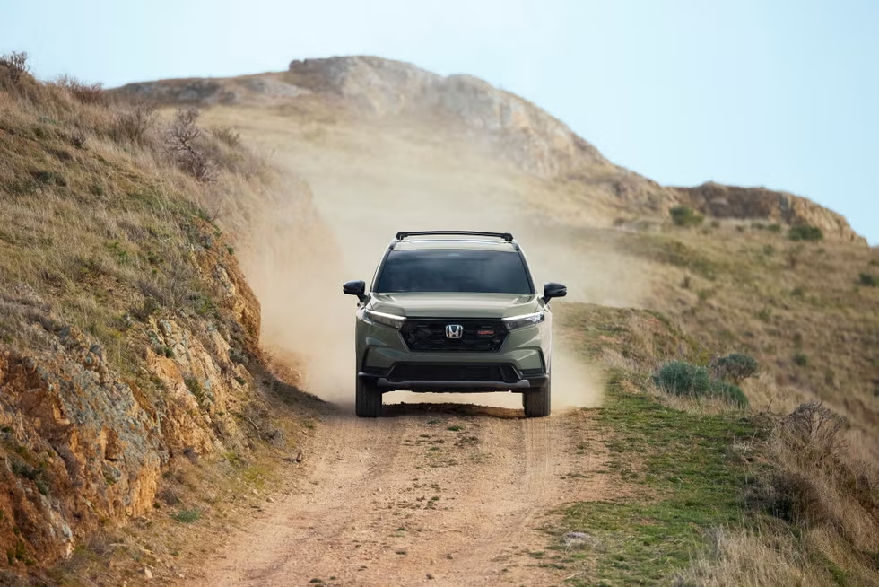 Honda CR-V 2026 estreia versão TrailSport Hybrid com visual parrudo e mais tecnologia