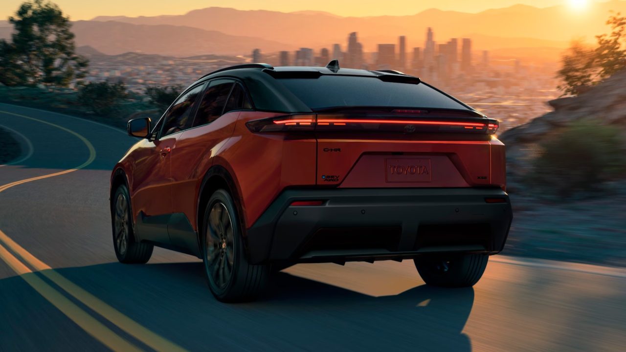 Toyota apresenta o elegante e potente elétrico C-HR 2026