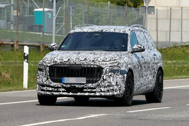 Audi Q9 2027 é flagrado com menos camuflagem