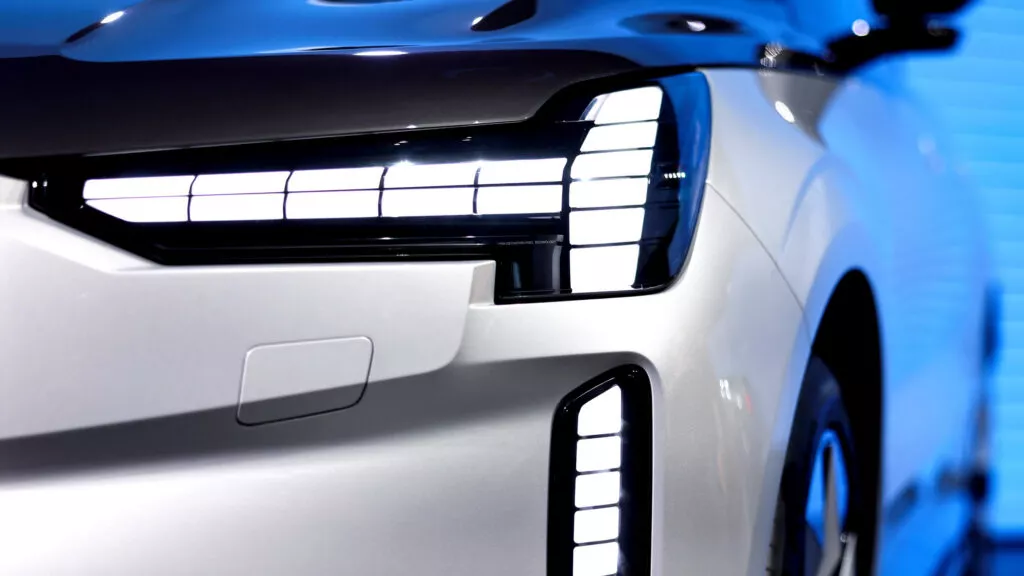 Volvo suspende produção do EX90 nos EUA devido à escassez de peças