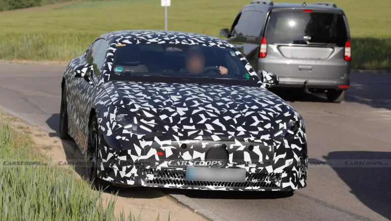 Novo sedã elétrico da Mercedes-AMG revela design promissor em testes recentes