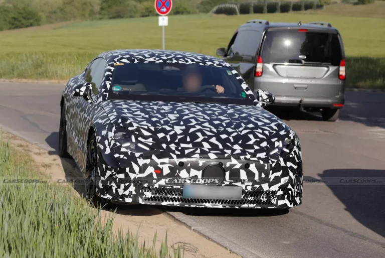 Novo sedã elétrico da Mercedes-AMG revela design promissor em testes recentes