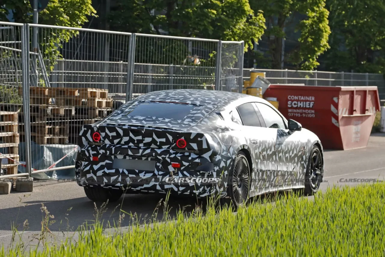 Novo sedã elétrico da Mercedes-AMG revela design promissor em testes recentes