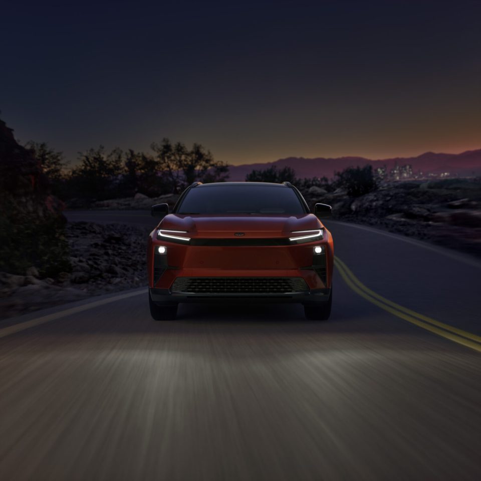 Toyota apresenta o elegante e potente elétrico C-HR 2026
