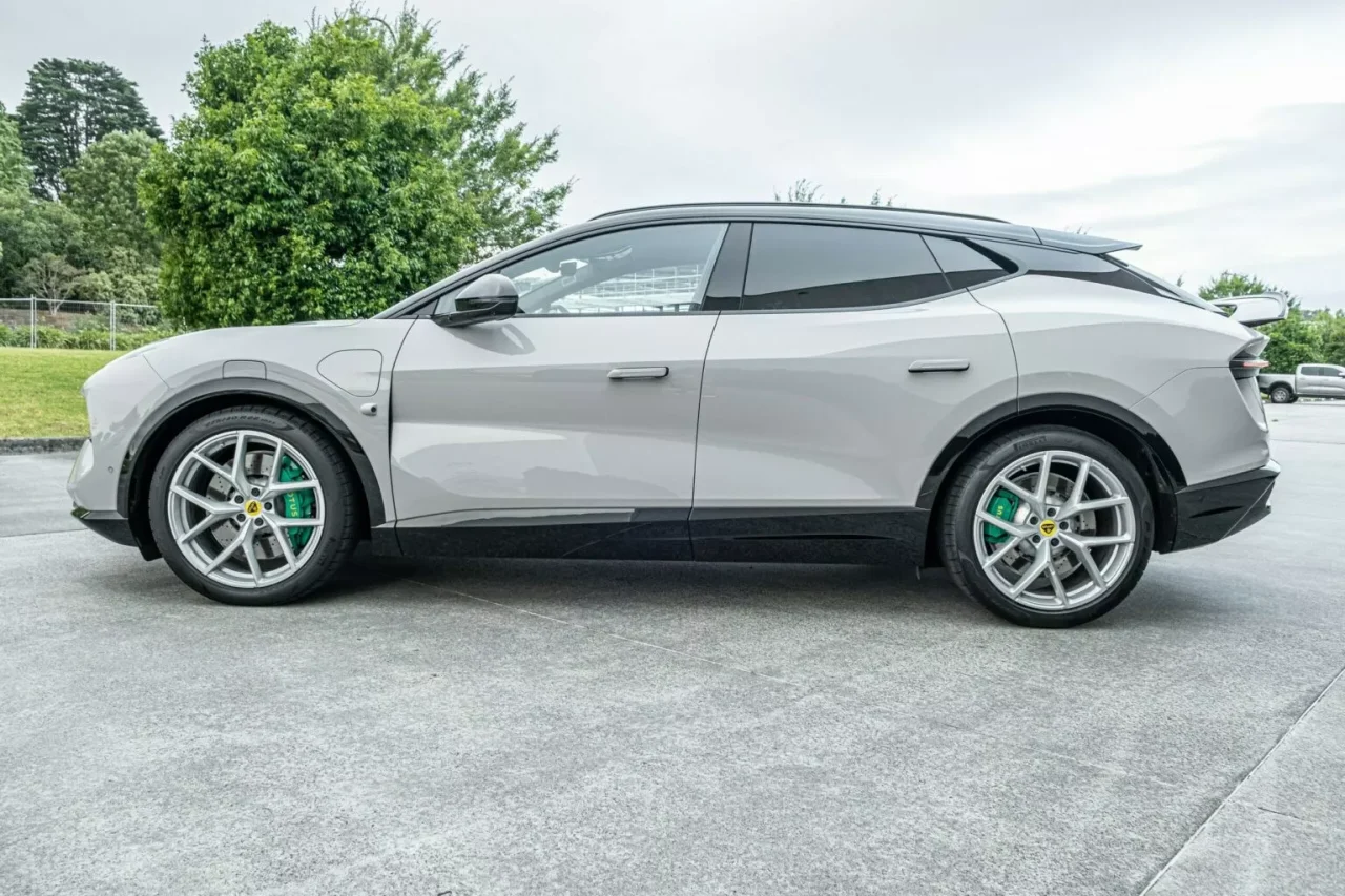 Representando uma nova fase para a marca, o Lotus Eletre se destaca pelo design arrojado e pelo interior luxuoso