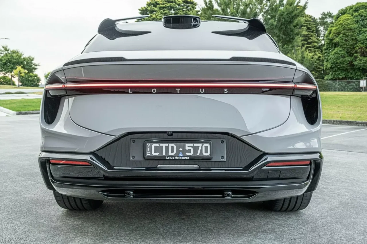 Representando uma nova fase para a marca, o Lotus Eletre se destaca pelo design arrojado e pelo interior luxuoso