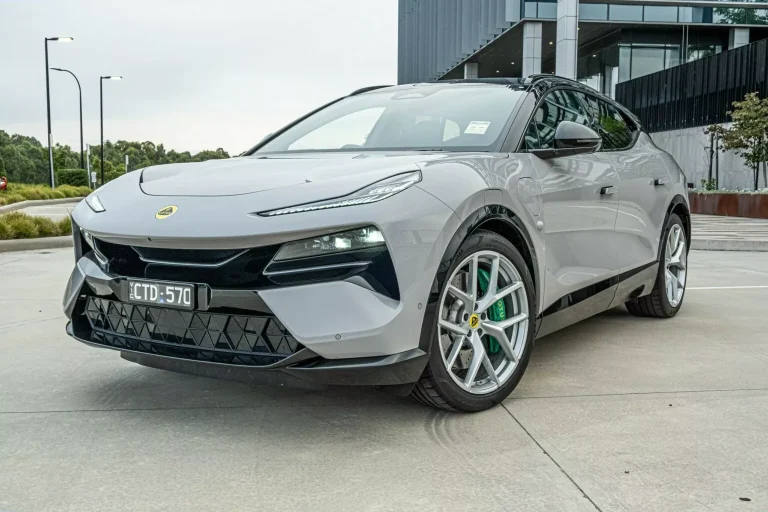 Com o Eletre S 2025, Lotus aposta alto no luxo e na eletrificação