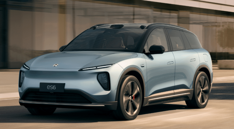 Nio ES6 renovado exibe interior com tela horizontal e carregamento sem fio duplo na China